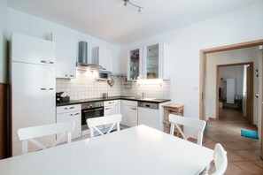 Deluxe House | Private kitchen | Full-sized fridge, microwave, oven, dishwasher - Casa Cigno (Minusio)