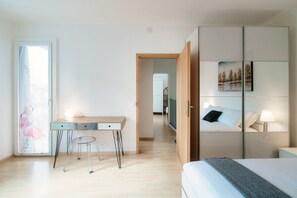 Deluxe House | 2 bedrooms, down duvets, iron/ironing board, bed sheets - Casa Cigno (Minusio)