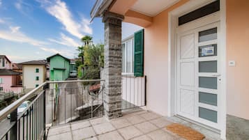 Rumah Deluks | Teras/patio