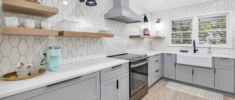 Microwave, oven, dishwasher, coffee/tea maker