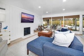 TV, offices - Winter rate/ heated pool at Mint Julep....Mint Julep on beautiful Saint Simons Island- sleeps 12 (St. Simons Island)