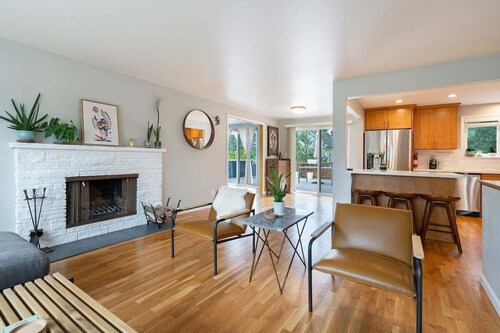 Perch - Gathering Spot: Spacious 5BR home in Shoreline