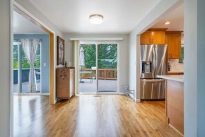 Interior - Perch - Gathering Spot: Spacious 5BR home in Shoreline (Shoreline)
