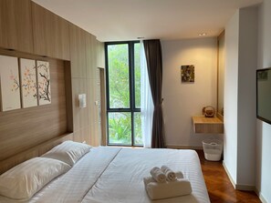 2 bedrooms, in-room safe, laptop workspace - Deluxe apartment at Icon Park Condo (Kamala)