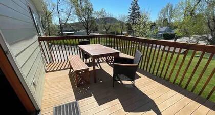 Updated 4 bedroom 1.5 blocks from downtown Main St