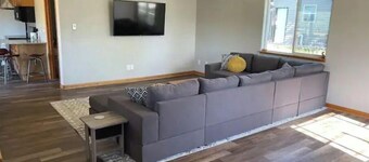 Updated 4 bedroom 1.5 blocks from downtown Main St