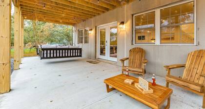 Wolf Run Lodge - Luxury 8bed/4bath. Hot Tub, Game Room, steps from lake/pool