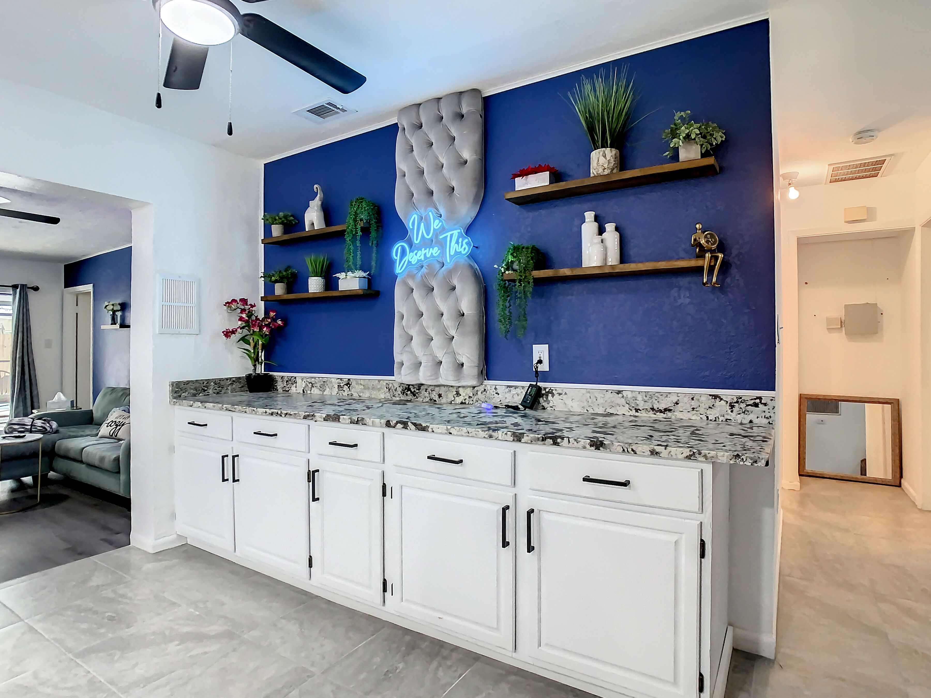Mad Beach Bungalow W/ Heated Pool - 4 Mins To Madeira Beach - Madeira Beach, FL