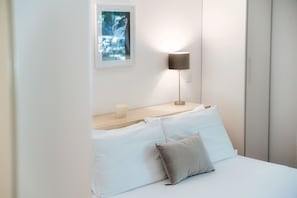 Apartamento Deluxe | 2 dormitorios, edredones de plumas, tabla de planchar con plancha