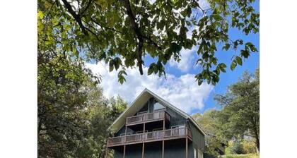 A-frame house (.3 miles) to Center Hill Marina