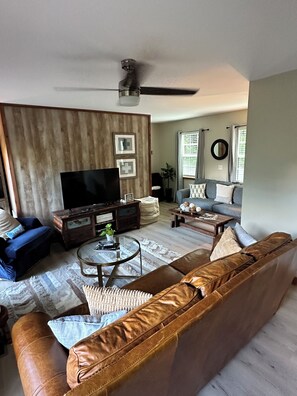 Smart TV - A-frame house (.3 miles) to Center Hill Marina (Lancaster)