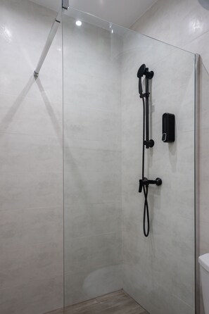 Studio | Dusj på badet