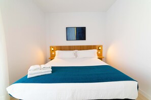 2 bedrooms, iron/ironing board, internet, bed sheets