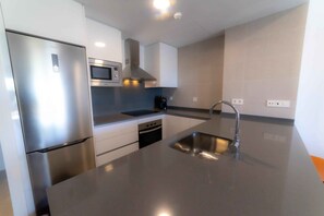 Microwave, oven, dishwasher, coffee/tea maker