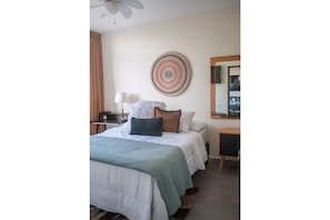 2 bedrooms, desk, iron/ironing board, free WiFi