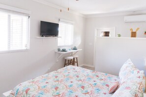 Iron/ironing board - Coconut Palm Hideaway (Nassau)