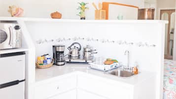 Studio | Private kitchenette | Coffee/tea maker