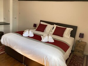 Iron/ironing board, internet, bed sheets
