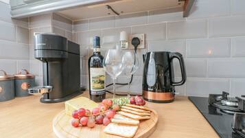 Geladeira, chaleira elétrica, torradeira