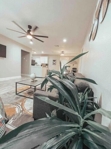 Modern Single family home, 3bedrooms, 2baths. 4Beds, Sleeps 7