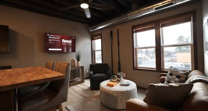 1 BDRM Downtown Minocqua! Perfect for couples or work trips!