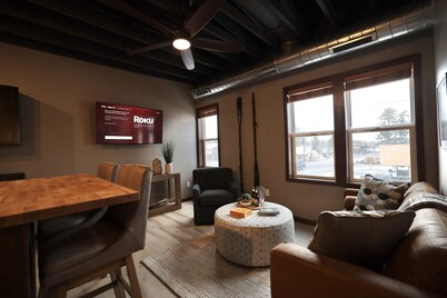 1 BDRM Downtown Minocqua! Perfect for couples or work trips!