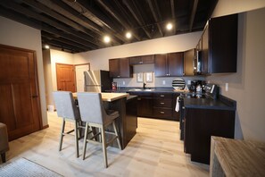 Fridge, oven, stovetop, dishwasher