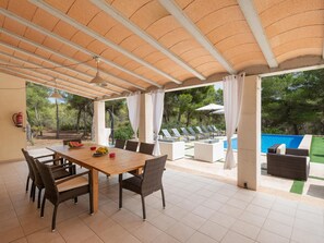 Outdoor dining
