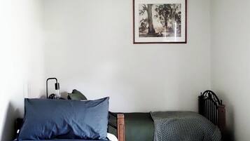 3 bedrooms, desk, iron/ironing board, travel crib