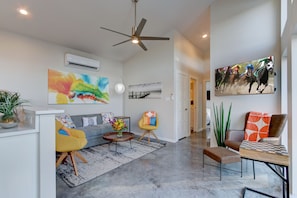 Smart TV, table tennis