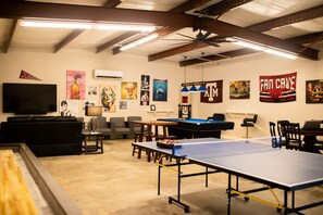 Games room - BRAND NEW 2/2 lakefront home w/lrg deck; hot tub; outdoor fire pit & game room! (Hot Springs)