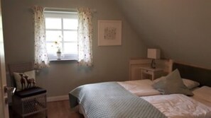 4 chambres, bureau, lit de bébé portatif, Wi-Fi