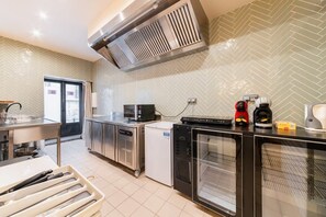 Fridge, microwave, stovetop, coffee/tea maker