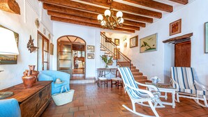 A spacious living room with a wooden ceiling, a staircase, and a dining area. - AINA CAN PONTICO Charming villa in Pollença (Pollença)