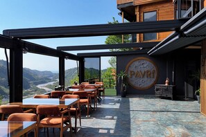 Rock climbing wall - indoor - Pavri Suit Bungalov (Ardesen)