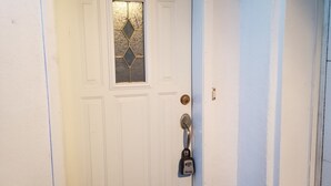 A white door with a keyhole and a padlock. - Le Rameau RC (Montréal)