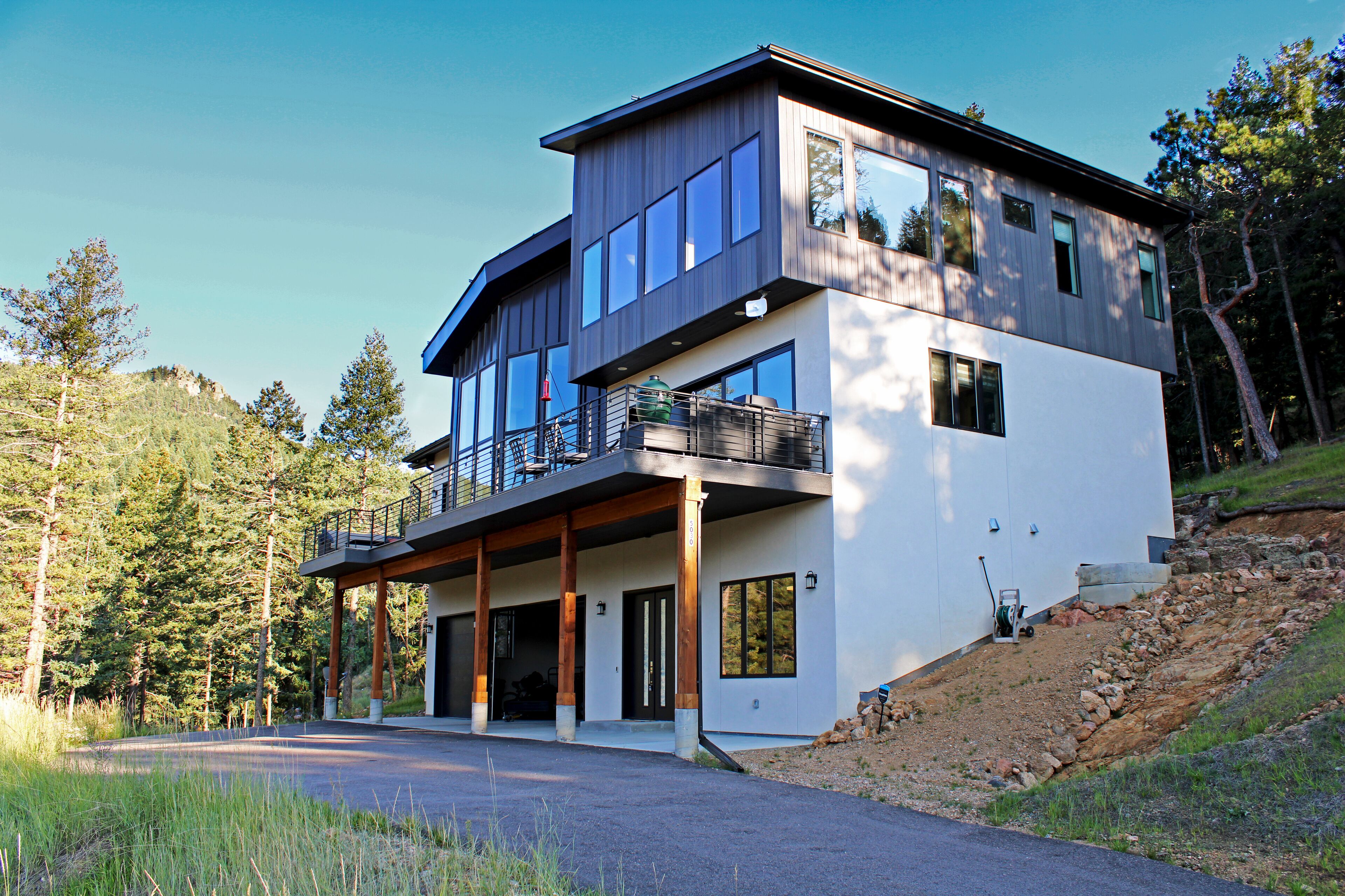 Elegant and modern mountain home.  5 minutes to Evergreen.