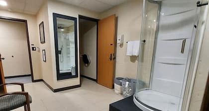 Quaint Apartment - 10 Min from Turkey Run and Shades, Pet Friendly