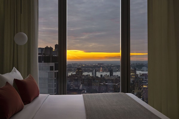 Penthouse, Multiple Beds (Penthouse King Suite) | Minibar, in-room safe, desk, laptop workspace
