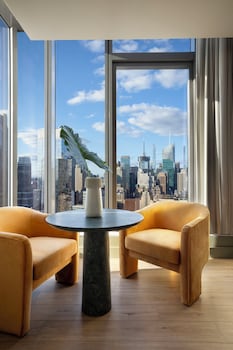 Suite, Multiple Beds (Richard