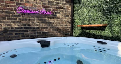 Rare Cleveland Apt: Heart of Little Italy! With Sauna & Hot Tub!