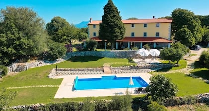 Villa Calussovo