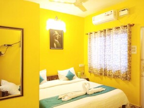 Standard-Dreibettzimmer, Raucher, eingeschränkter Meerblick | Bettwäsche aus ägyptischer Baumwolle, hochwertige Bettwaren