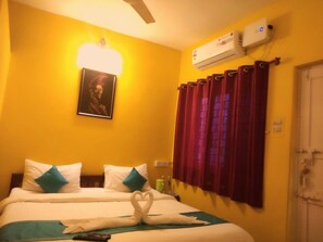 Standard-Dreibettzimmer, Raucher, eingeschränkter Meerblick | Bettwäsche aus ägyptischer Baumwolle, hochwertige Bettwaren