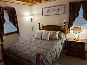 2 bedrooms, travel cot, free WiFi, bed sheets