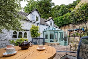 Property grounds - Beautiful Cotswolds Cottage & Garden (Horsley)