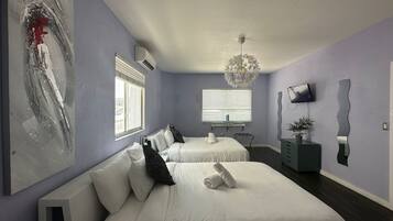 Exclusive Suite | Desk, iron/ironing board, free WiFi, bed sheets