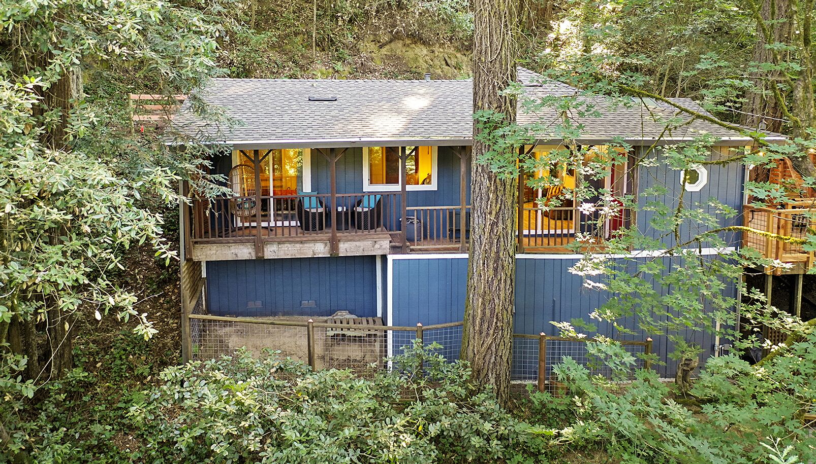 Happinest ~ Private Hillside Cabin makes for a Sweet Getaway! 30+ Nights