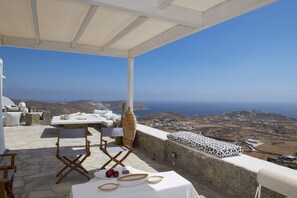 Exterior - Mykonos Teatro Suites and Villa (Mykonos)