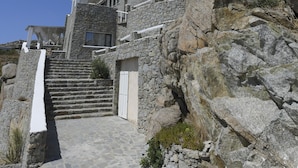 A stone staircase leading to a building with white railings and a door. - Mykonos Teatro Suites and Villa (Mykonos)